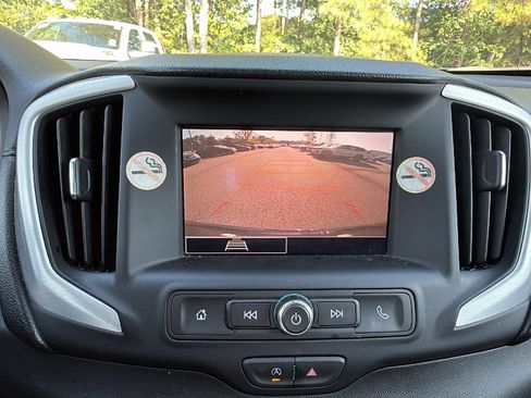Used 2024 GMC Terrain SLE AWD/4WD image 33