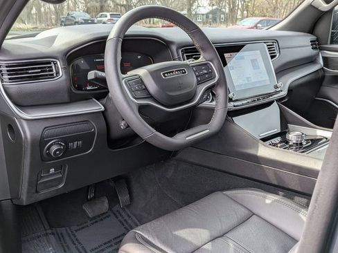 Used 2025 Jeep Wagoneer Series II w/ Premium Group I AWD/4WD image 9