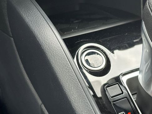 New 2025 Nissan Versa SR w/ Trunk Package image 21