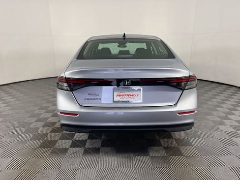 Certified 2025 Honda Accord SE image 9