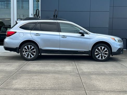 Used 2015 Subaru Outback 2.5i Limited AWD/4WD image 2