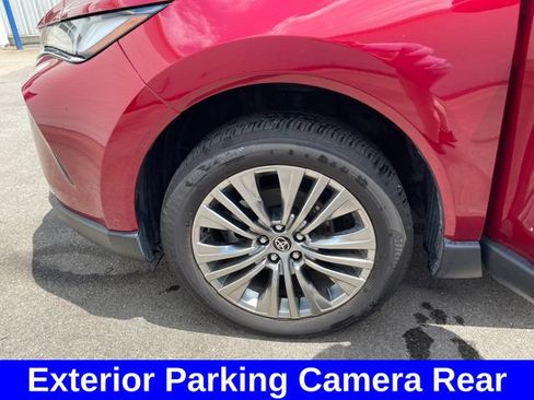 Used 2023 Toyota Venza XLE AWD/4WD image 19