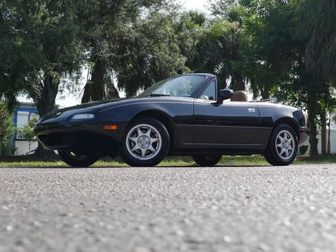 Used 1997 MAZDA MX-5 Miata RWD image 7