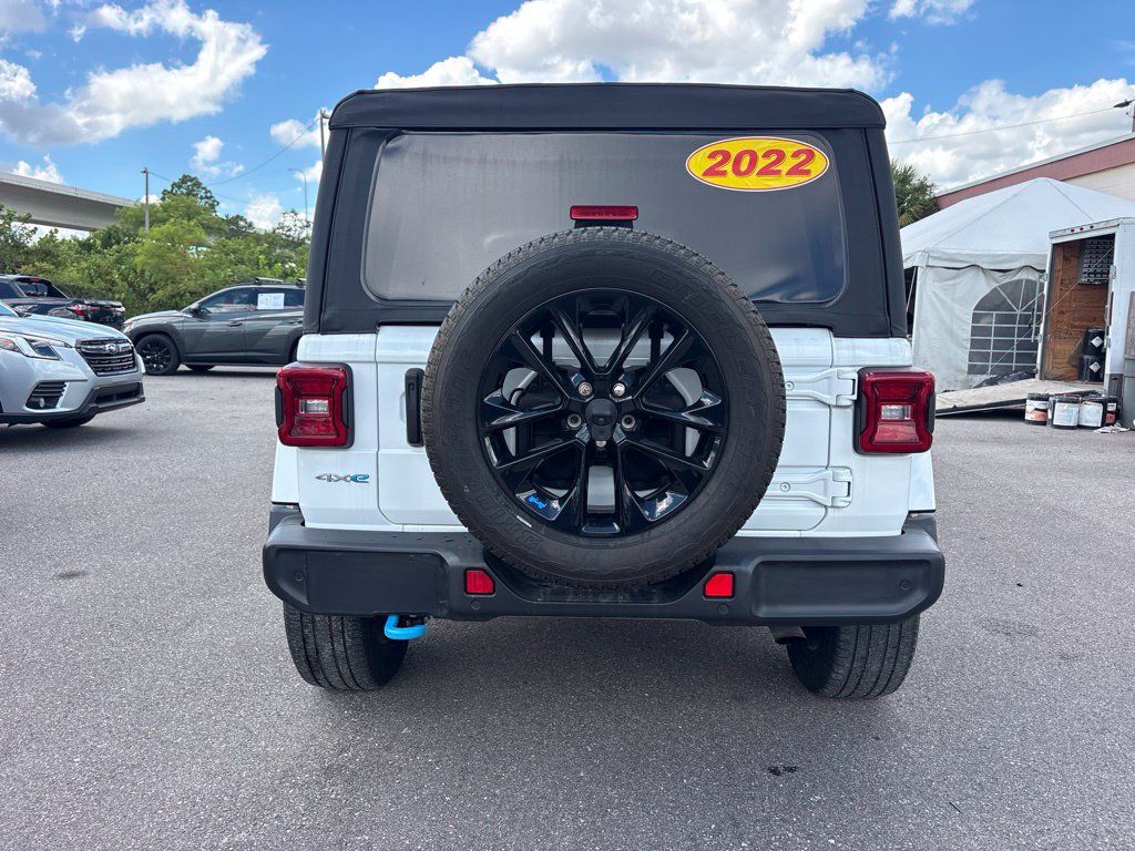 Used 2022 Jeep Wrangler Unlimited Sahara w/ Safety Group AWD/4WD image 4