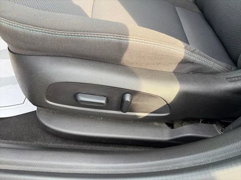 Used 2018 Chevrolet Cruze LT w/ Convenience Package FWD image 9