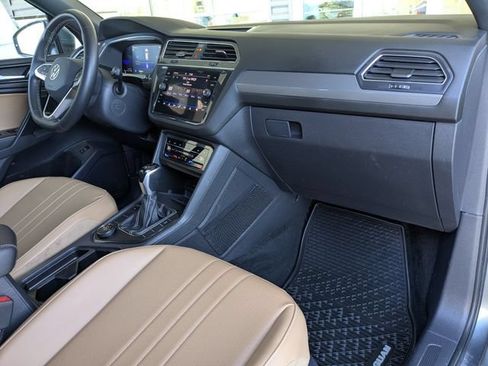 Used 2022 Volkswagen Tiguan SE AWD/4WD image 4