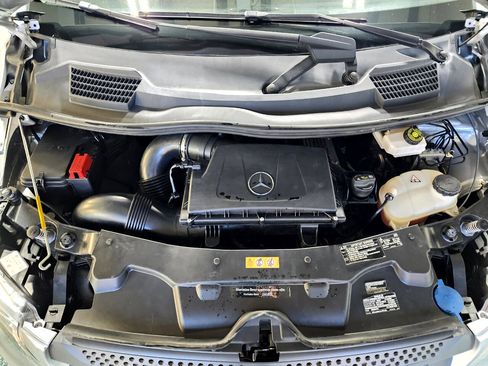 Used 2018 Mercedes-Benz Metris Passenger image 38