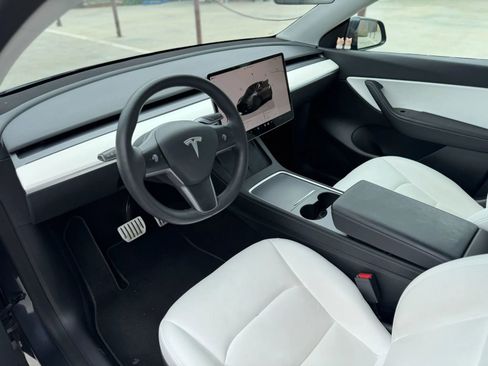 Used 2022 Tesla Model Y Performance AWD/4WD image 6