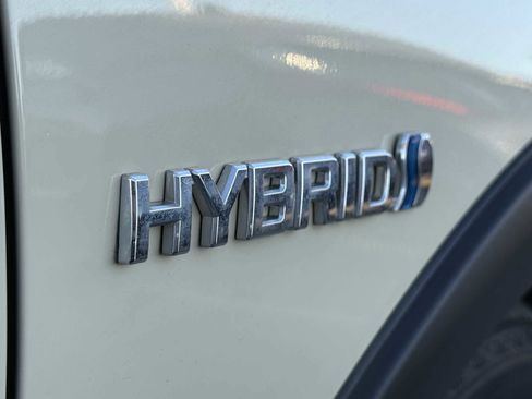 Used 2018 Toyota Prius C Two image 18