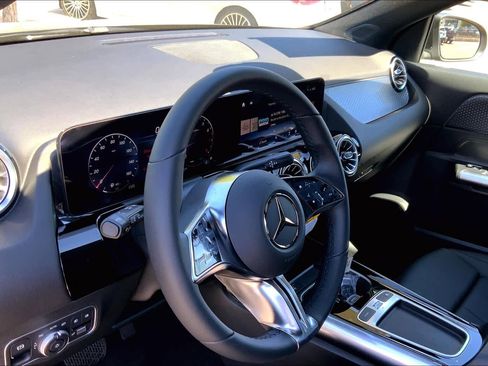 Used 2025 Mercedes-Benz GLA 250 image 9