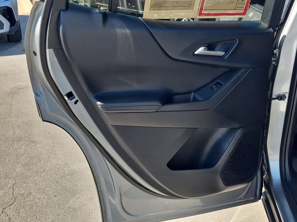 Used 2025 Chevrolet Equinox LT AWD/4WD image 27