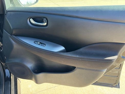 Used 2022 Nissan Leaf S image 11