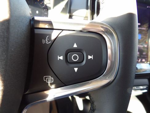 New 2026 Volvo XC40 B5 Core w/ Climate Package AWD/4WD image 18