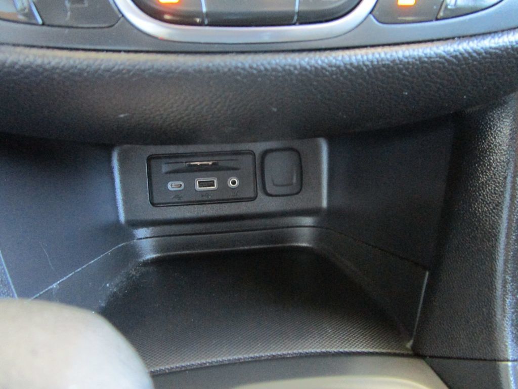 Used 2024 Chevrolet Equinox LT FWD image 39