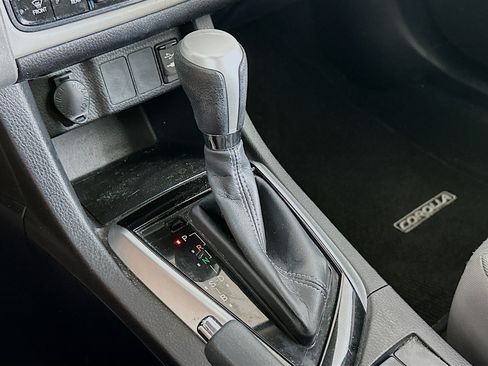 Used 2017 Toyota Corolla LE w/ Carpet Mat Package (TMS) FWD image 24