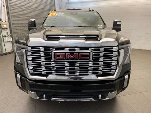 Used 2024 GMC Sierra 2500 Denali w/ Denali Reserve Package AWD/4WD image 3