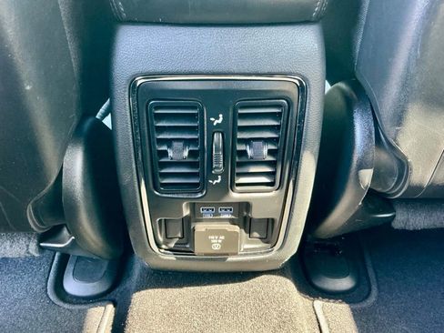 Used 2019 Jeep Grand Cherokee Limited AWD/4WD image 33