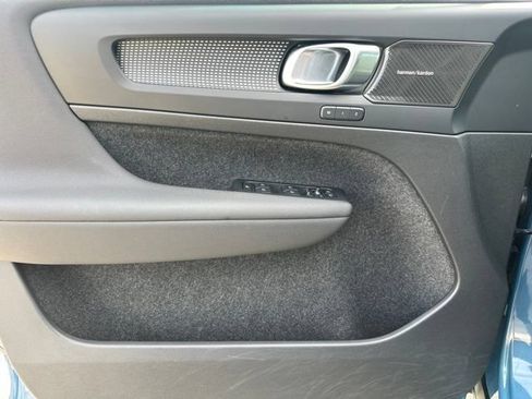 Certified 2023 Volvo XC40 B5 Ultimate w/ Climate Package AWD/4WD image 16