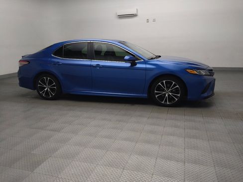 Used 2018 Toyota Camry SE w/ Moonroof Package image 11