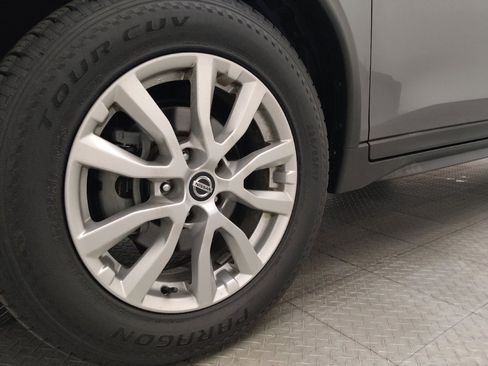 Used 2018 Nissan Rogue SV w/ Premium Package FWD image 31