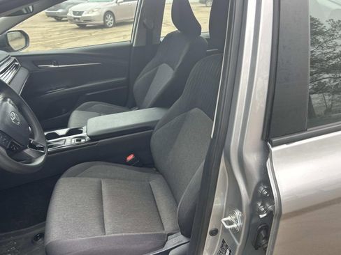 Used 2025 Toyota Camry LE image 18