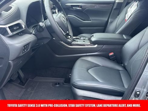 New 2026 Toyota Highlander Platinum AWD/4WD image 3
