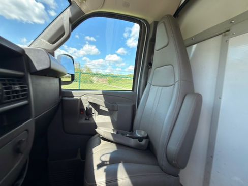Used 2017 GMC Savana 3500 RWD image 29