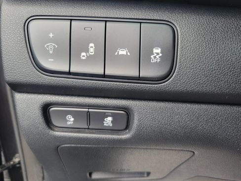 Used 2019 Kia Niro EX w/ Cold Weather Package 2.0 image 13