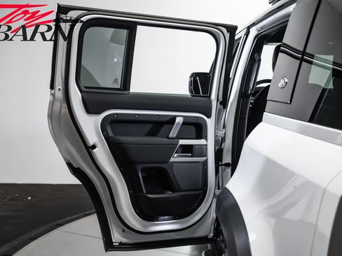 Used 2023 Land Rover Defender 110 X-Dynamic SE AWD/4WD image 40