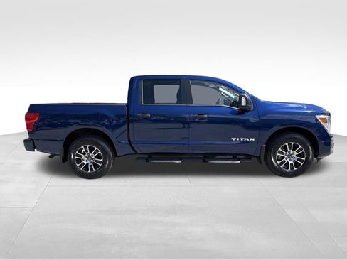 Used 2024 Nissan Titan SV w/ SV Convenience Package image 9