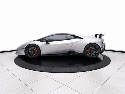 Used 2018 Lamborghini Huracan Performante image 13