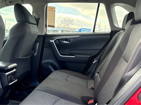 Used 2022 Toyota RAV4 XLE w/ Convenience Package image 17