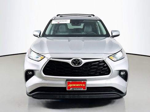 Certified 2022 Toyota Highlander XLE image 2
