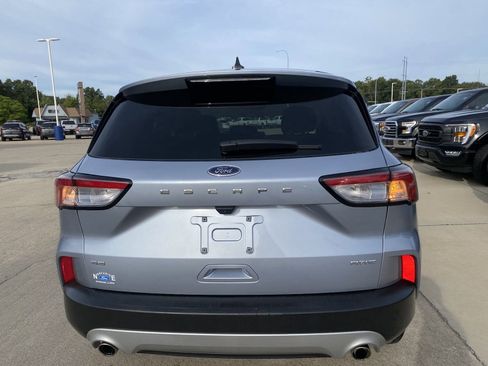 Used 2022 Ford Escape SE w/ Cold Weather Package image 4