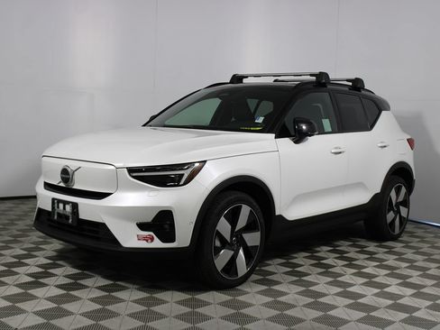 Used 2023 Volvo XC40 Recharge Ultimate AWD/4WD image 3