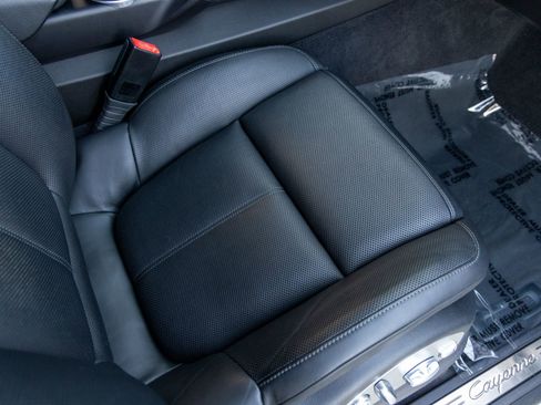 Used 2016 Porsche Cayenne image 54