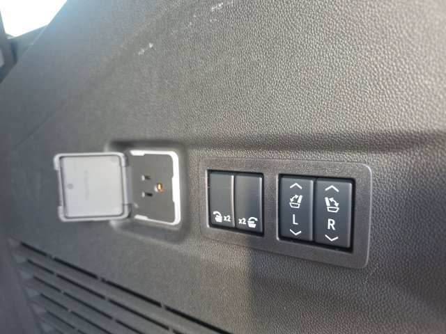 Used 2026 Chevrolet Suburban High Country AWD/4WD image 45