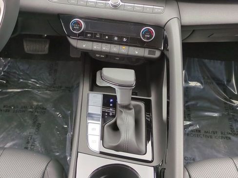 New 2026 Hyundai Elantra Limited FWD image 18