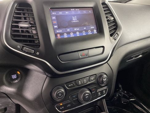 Used 2019 Jeep Cherokee Latitude Plus FWD image 27