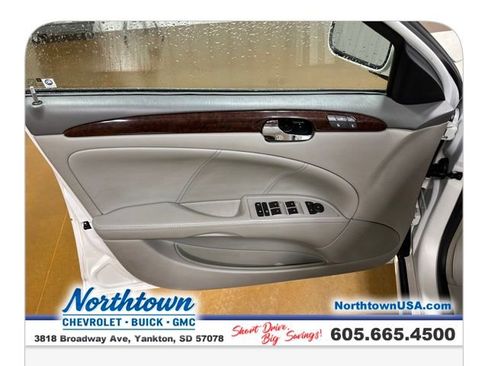 Used 2011 Buick Lucerne CXL FWD image 9