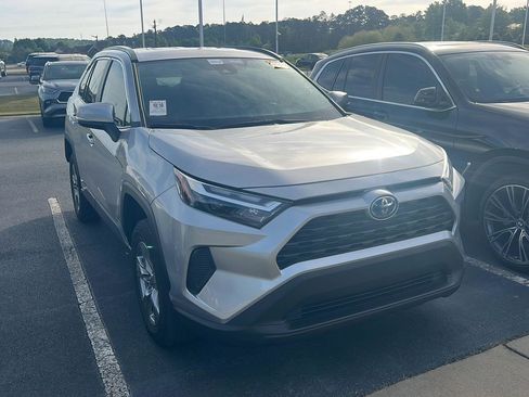 Used 2022 Toyota RAV4 XLE image 5