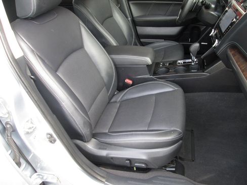 Used 2019 Subaru Outback 2.5i Limited AWD/4WD image 31