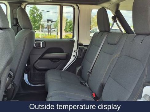 Used 2025 Jeep Wrangler Unlimited Sahara AWD/4WD image 18