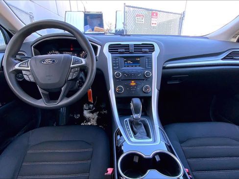 Used 2015 Ford Fusion SE image 16