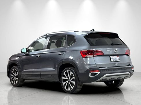 Used 2022 Volkswagen Taos SE FWD image 3