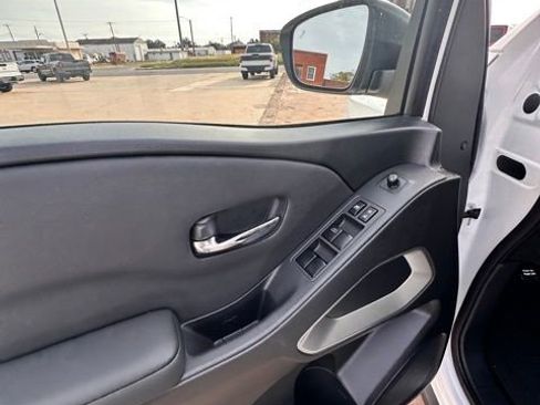 Certified 2024 Nissan Frontier SV w/ Hardbody Edition image 23