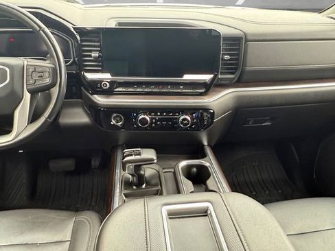 Used 2022 GMC Sierra 1500 SLT w/ SLT Convenience Package image 3