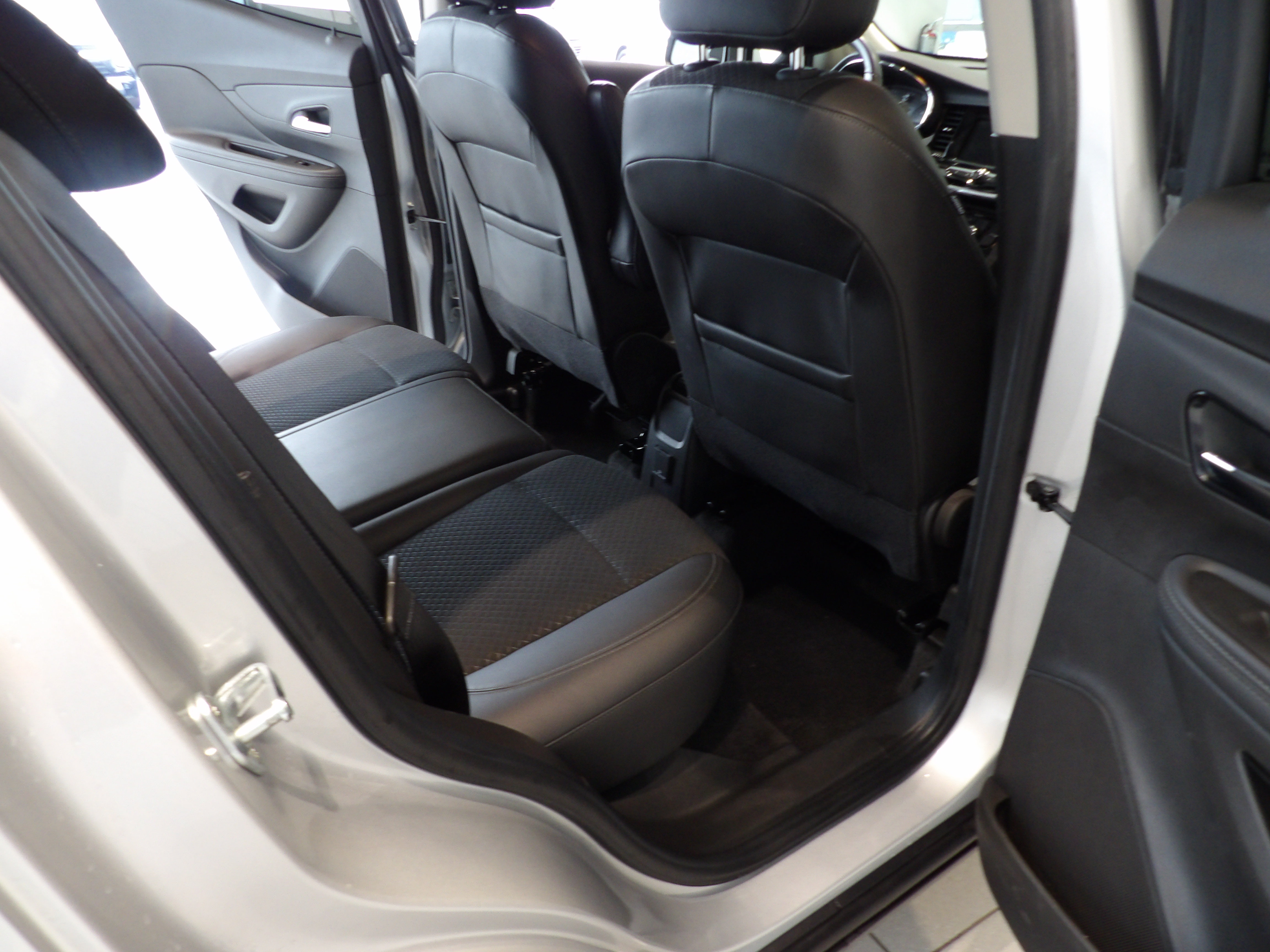 Used 2022 Buick Encore Preferred w/ Safety Package AWD/4WD image 20