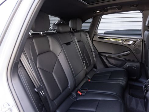 Used 2026 Porsche Macan AWD/4WD image 30