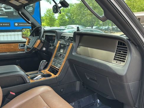 Used 2014 Lincoln Navigator 4WD w/ Equipment Group 101A image 22